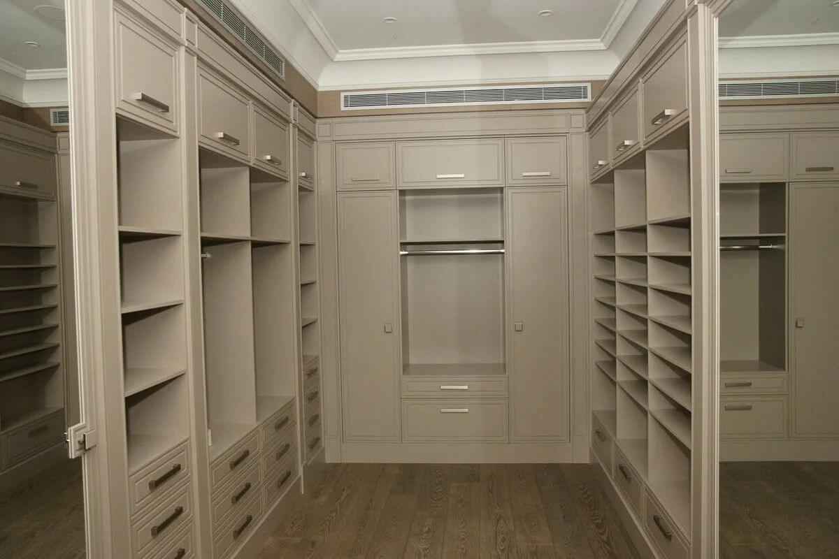 Гардеробная №16